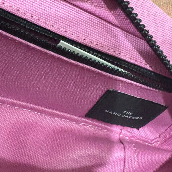 Marc Jacobs Vibrant Pink Camera Bag - Picture 3 of 5